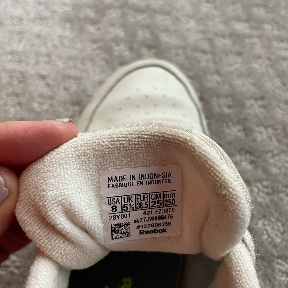 Classic Reebok Size 8 - Picture 3 of 3